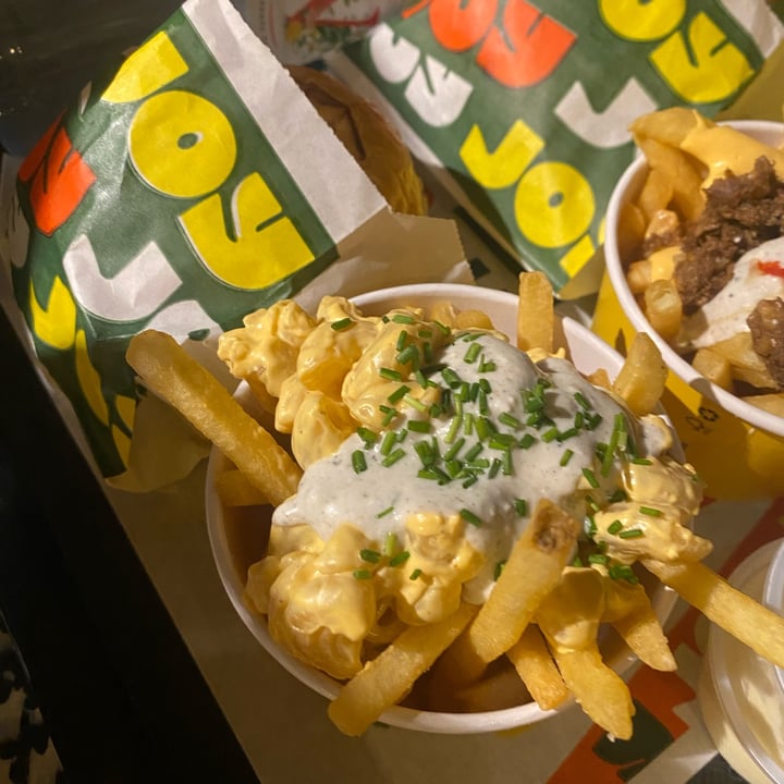 photo of JOY burgers Papas Fritas Con Mac & Cheese shared by @rochuenriquez on  12 Feb 2023 - review