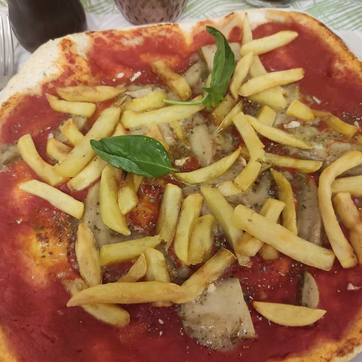 photo of Risto Pizzeria Da Andrea Pizza marinara con patatine e funghi porcini shared by @bisbarn on  06 Aug 2023 - review