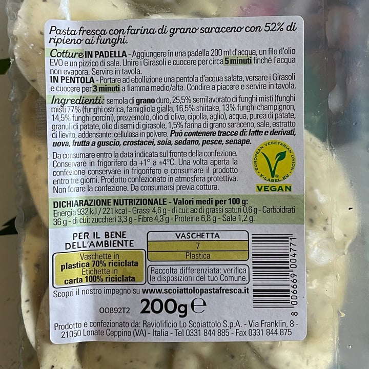 photo of Scoiattolo Girasoli Funghi con porcini, shiitake e champignon shared by @akob98 on  14 Jan 2023 - review
