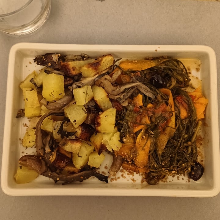 photo of Uno Caffé Olistico contorni di patate&funghi e carote&agretti shared by @shantientheos on  15 May 2023 - review