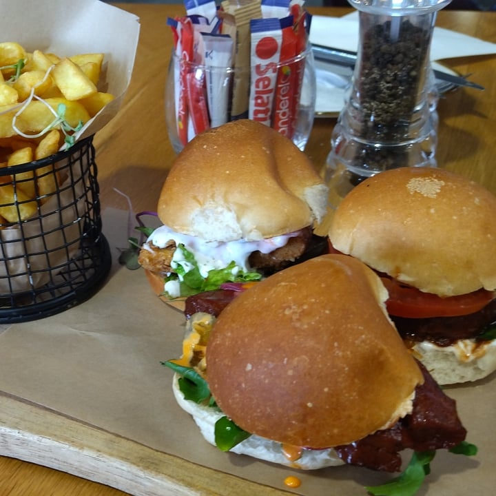 photo of Kaylee's Eatery Trio of sliders shared by @eat-plants on  31 May 2023 - review