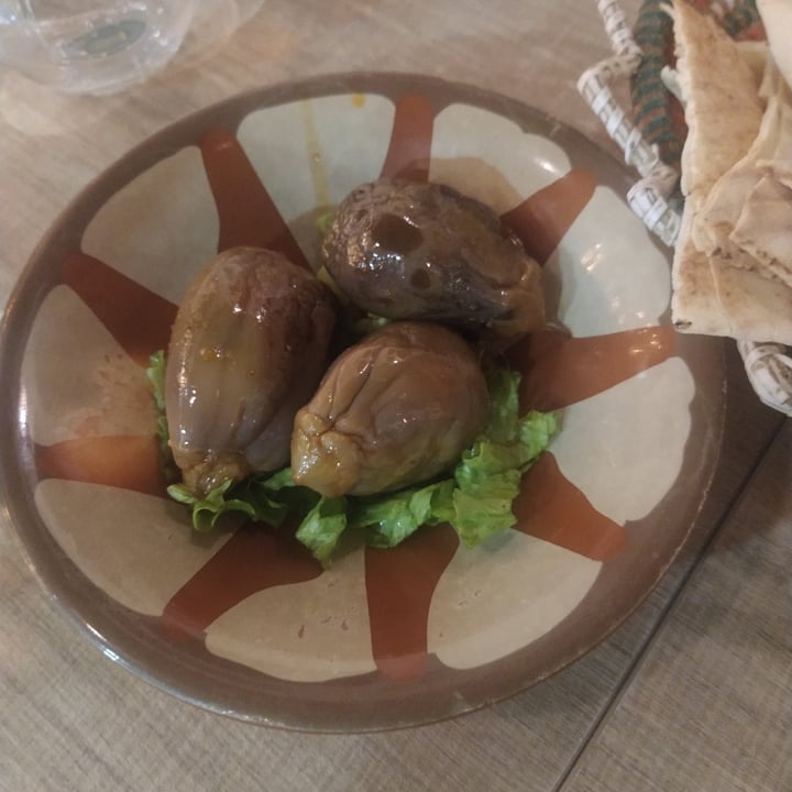 photo of Hommus - Snack Libanese Makdous (melanzane sott'olio ripiene di noci, peperoni e aglio) shared by @chiaracappellini on  16 Feb 2023 - review