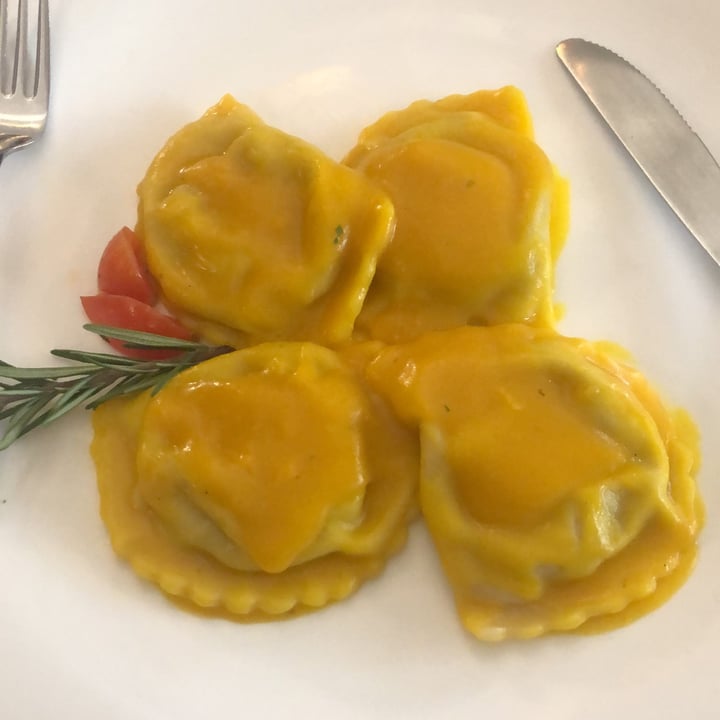 photo of Brancaleò Tortelloni con crema di zafferano e ripieni di ceci e funghi shared by @miraveg on  09 Mar 2023 - review