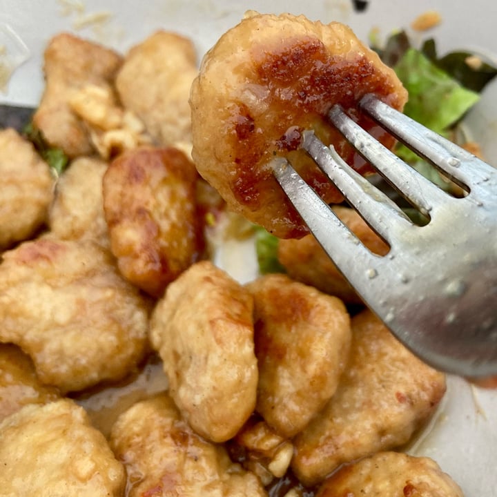 photo of Trader Joe's Chicken-less Mandarin Orange Morsels shared by @asiayportia on  04 Jun 2023 - review