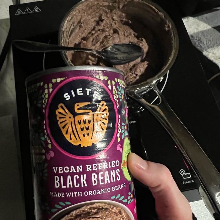 photo of Siete Family Foods Vegan Refried Black Beans shared by @ksvegan17 on  18 Jun 2023 - review