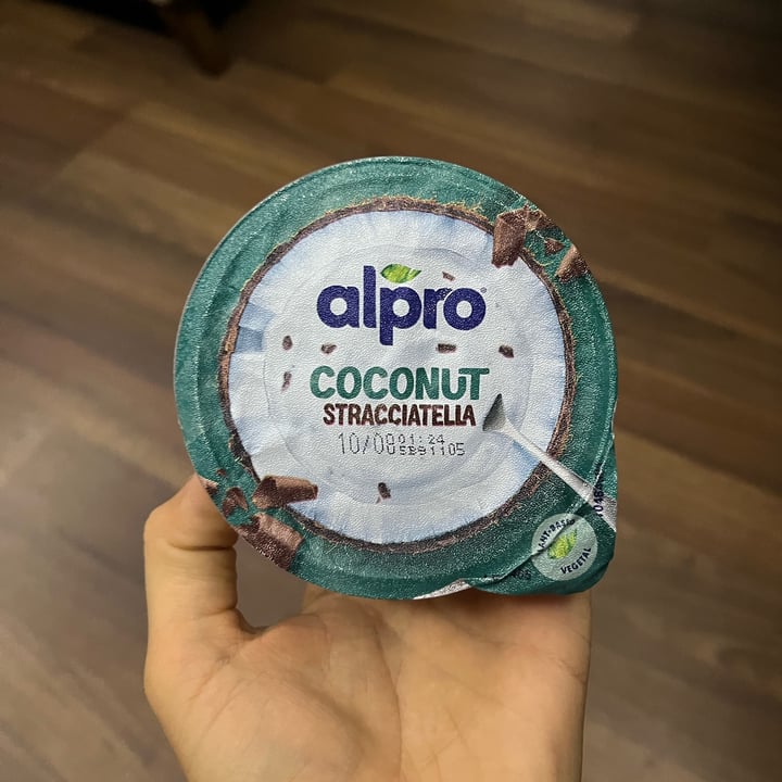 photo of Alpro yogurt coconut stracciatella shared by @domcsiwill on  01 Aug 2023 - review
