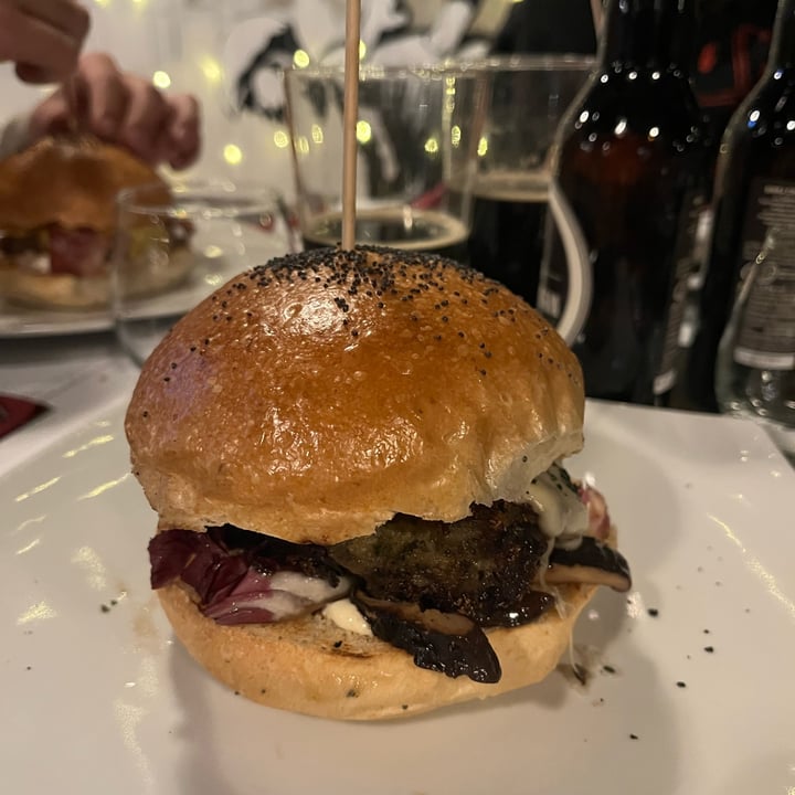 photo of DRAFT beer and food burger shared by @lucagreco on  12 May 2023 - review