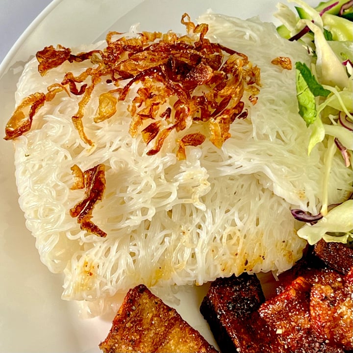 photo of Van Hanh | Vegetarian Restaurant BBQ Pork Noodles (Bánh Hỏi Heo Quay) shared by @pdxveg on  16 Aug 2023 - review
