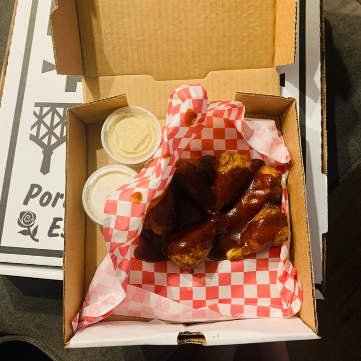 photo of Rudy's Gourmet Pizza Blackberry Habanero Vegan Wings shared by @savocado on  19 Apr 2023 - review