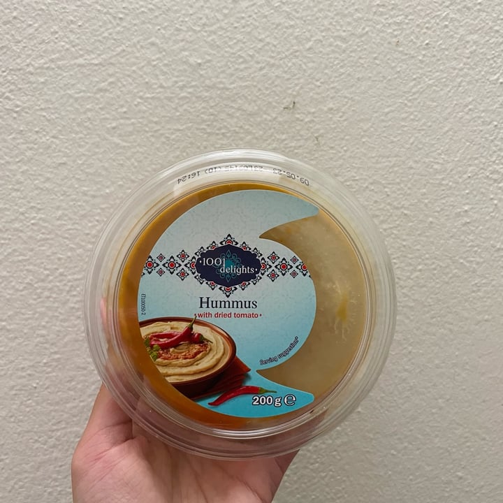 photo of 100 delights Hummus with dried tomato shared by @francescadomenica on  02 Jun 2023 - review
