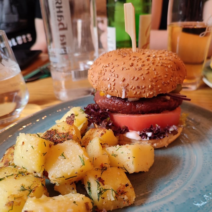 photo of Veggic Veggic Burger 🍔 shared by @flouredfingers on  26 Feb 2023 - review