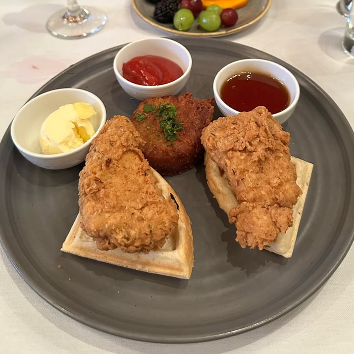 photo of Crossroads Kitchen Chicken and Waffles shared by @merylg4v on  20 May 2023 - review