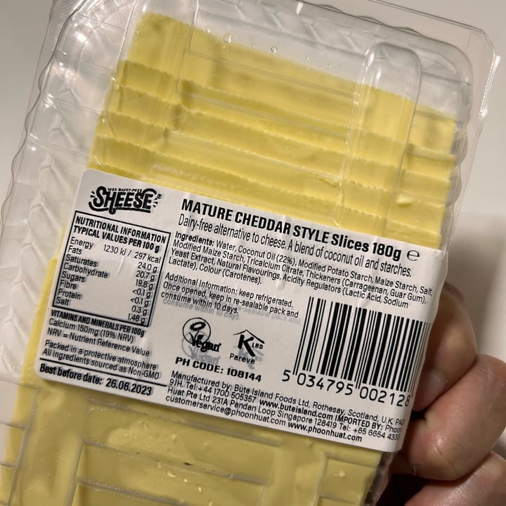photo of Sheese Mature cheddar style slices shared by @skootykoots on  22 Mar 2023 - review