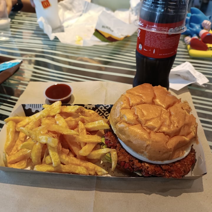 photo of Burgerbeer Hamburguesa vegana clásica shared by @valesaldivia on  13 Jan 2023 - review