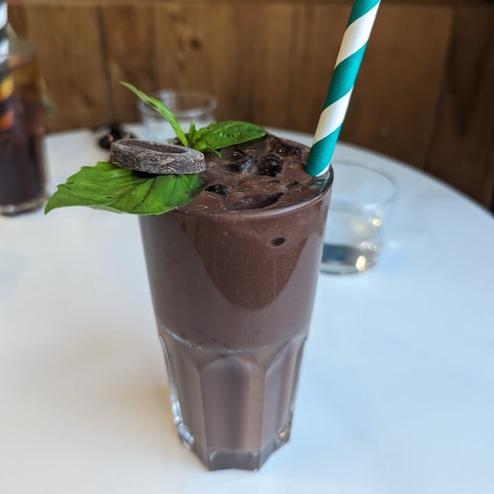 photo of Equilibrium Cafè Brvnch&Coffee Chocolate & Avocado Smoothie Shake shared by @lydiahawkins on  24 Jul 2023 - review