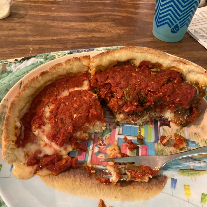 photo of Burgeezy Deep Dish Vegan Pizza shared by @mschau on  25 Apr 2023 - review