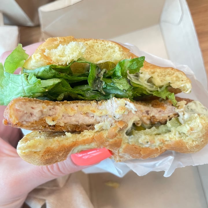 photo of PLNT Burger Crispy Chick’n Sandwich shared by @veganelizabeth on  18 May 2023 - review