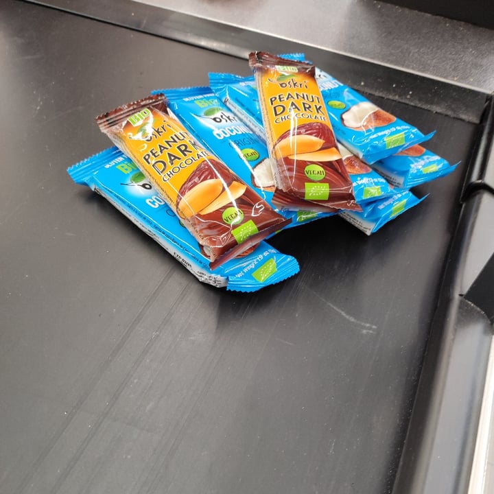 photo of Oskri Peanut Dark Chocolate (Barrita Cacahuete Y Caramelo) shared by @vigoveryvegan on  28 May 2023 - review