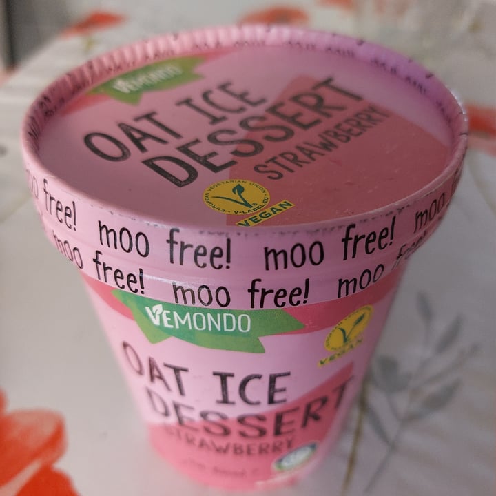 photo of Vemondo Oat Ice Cream Strawberry shared by @eliliz on  16 Aug 2023 - review