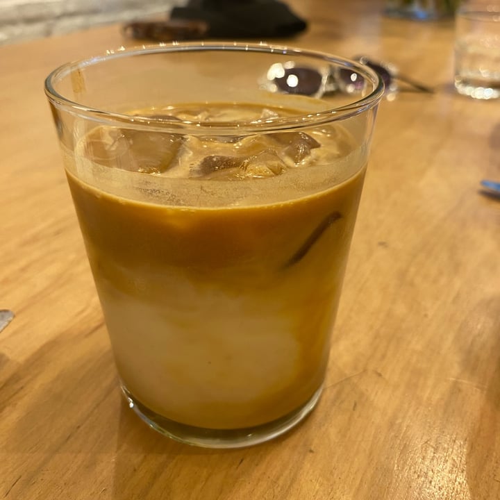 photo of Oli café latte de almendras frio shared by @juliastepanenko on  08 Apr 2023 - review