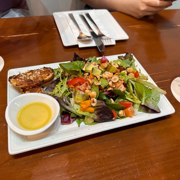 photo of ZAZZ Pizza Zazz Vegan Salad shared by @dafnelately on  19 Jul 2023 - review
