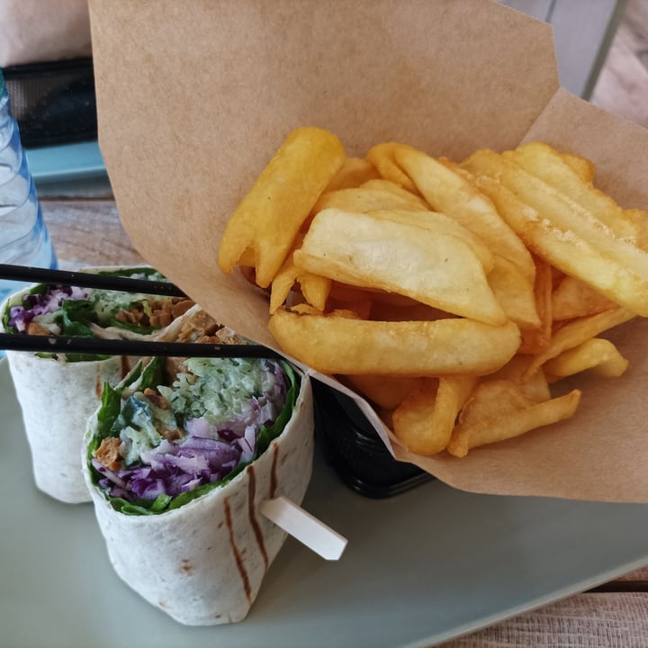 photo of Veggiezz Gyros Wrap shared by @teruccia on  05 Apr 2023 - review
