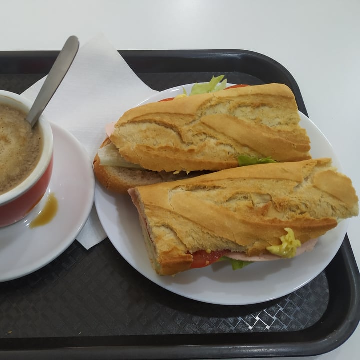 photo of CroisSants sandwich vegetal shared by @its-al-x on  14 Mar 2023 - review