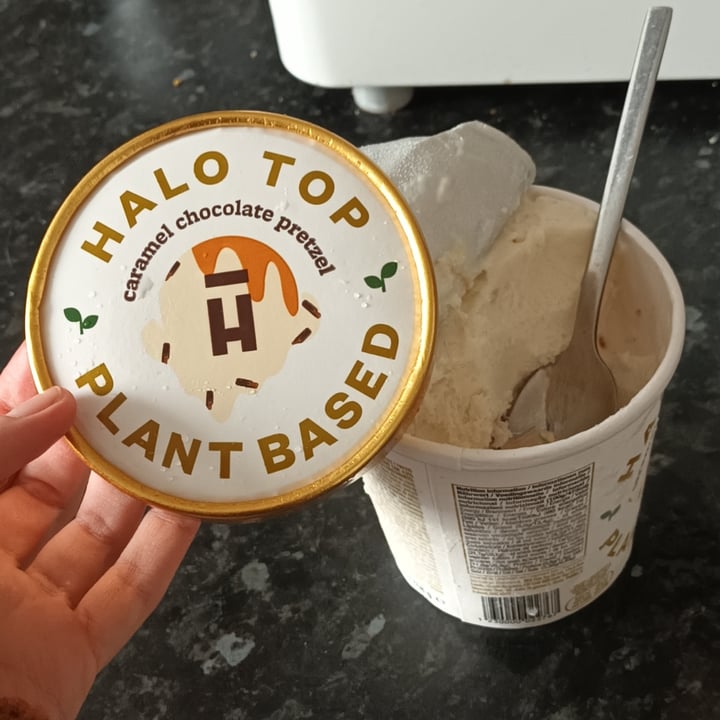 photo of Halo Top Creamery Caramel Chocolate Pretzel shared by @flobadob on  22 Feb 2023 - review