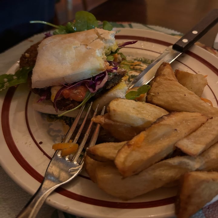 photo of Las Cuevas Sandwich de milanesa de legumbres shared by @veganaplatense on  18 Jun 2023 - review