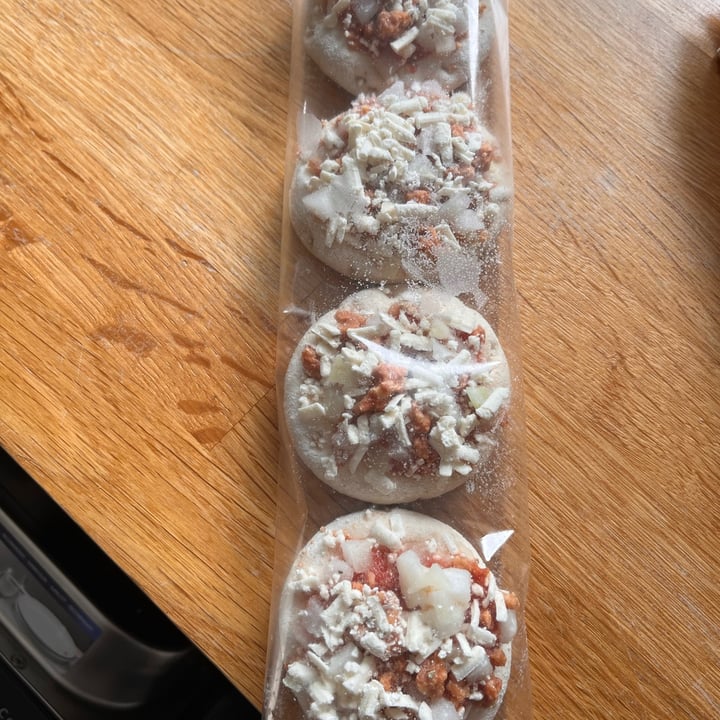 photo of Vemondo Vegan Mini Pizzas Bolognese Style shared by @hypnicol on  05 Feb 2023 - review