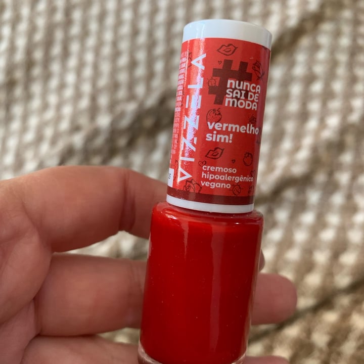 photo of Vizzela Cosméticos esmalte Vermelho Sim! shared by @monike87 on  03 Jun 2023 - review