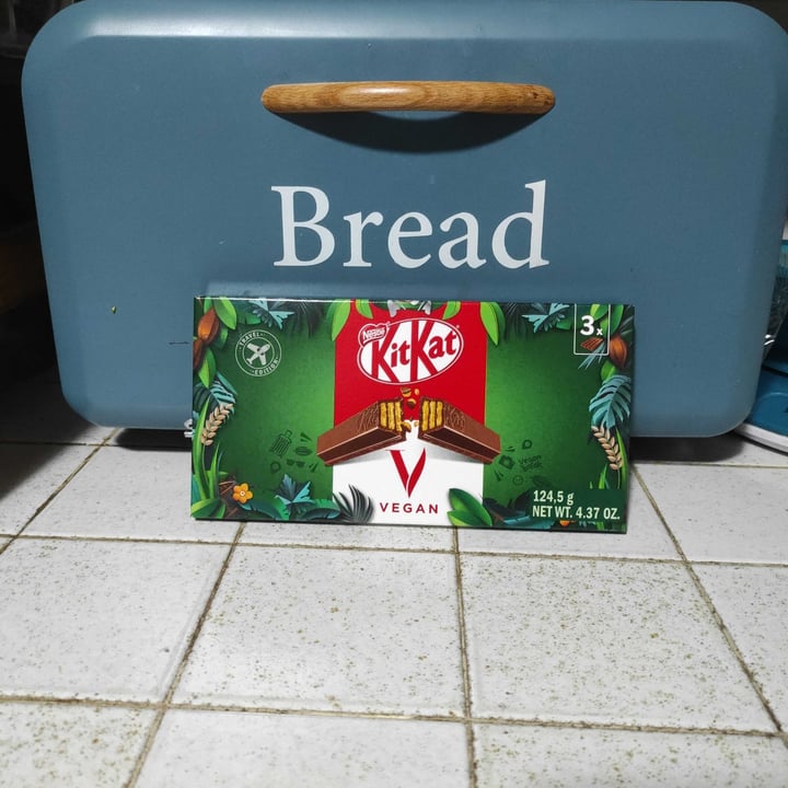 photo of Nestlé Kitkat Vegan shared by @lajanara on  26 Jun 2023 - review