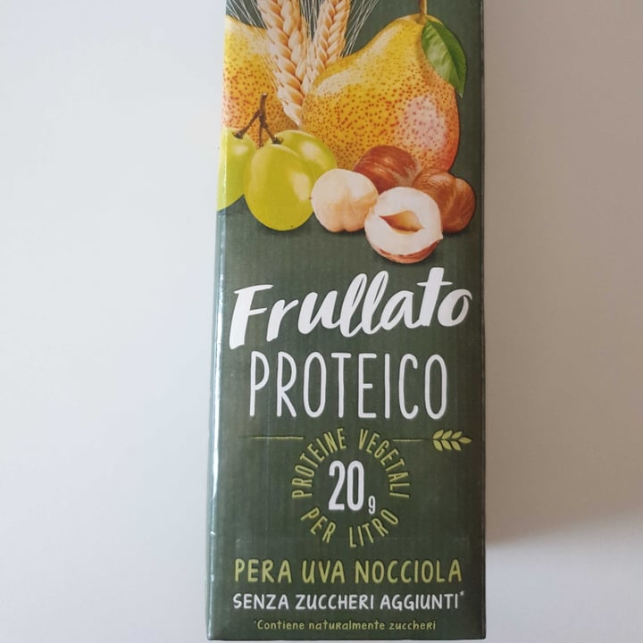 photo of Valfrutta frullato proteico frullato proteico uva nocciole pera shared by @valentinadaferrara on  07 Jul 2023 - review