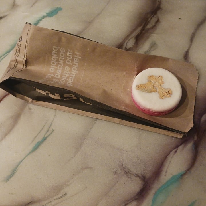 photo of LUSH Fresh Handmade Cosmetics Coconut Rice Cake Shampoo Bar shared by @heartartichokehearts on  28 Dec 2022 - review