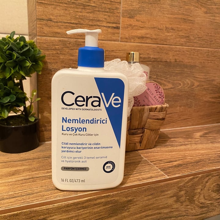 photo of CeraVe Moisturizing lotion shared by @christinaherrera on  13 Mar 2023 - review