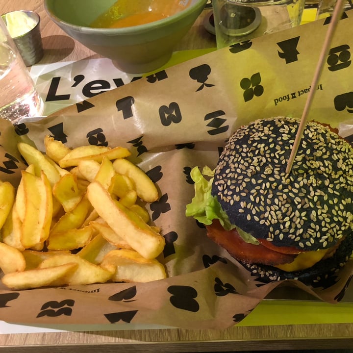 photo of Impact Food Smoked Burger Redefine shared by @violettaplantbased on  24 Feb 2023 - review