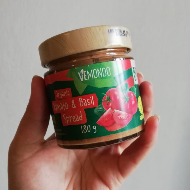 photo of Vemondo Organic Tomato & Basil Spread shared by @sofia-lanzoni on  07 Jan 2023 - review