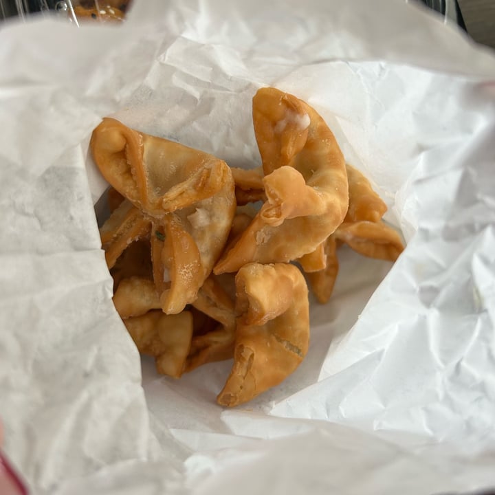 photo of V Revolution Vegan Crab Cheese Wontons shared by @izzyyrey on  15 Apr 2023 - review