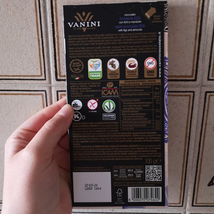 photo of Vanini Cioccolato fondente 62% con fichi e mandorle shared by @aleveganfoodlover on  16 May 2023 - review