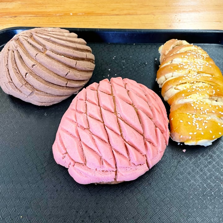 photo of Los Tarascos Bakery and Deli Pan Dulce (vegan) shared by @sbvegans on  12 May 2023 - review