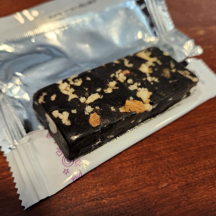 photo of Lenny & Larry’s Complete Cookie Bar: Cookies and Cream shared by @lizzib on  30 Mar 2023 - review