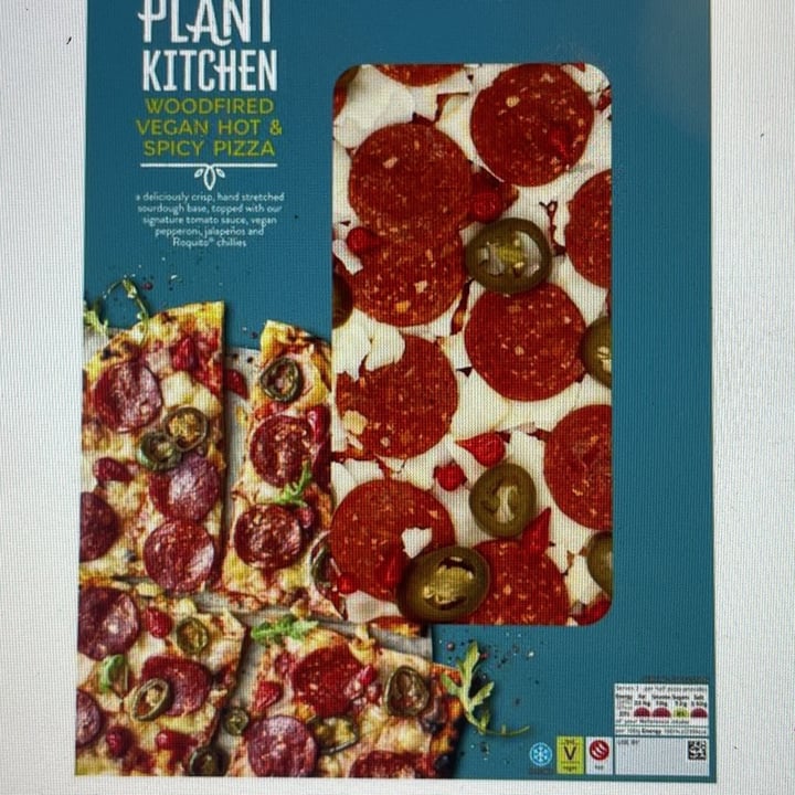 photo of Plant Kitchen (M&S) Woodfired hot and spicy pepperoni pizza shared by @racheltaylor on  16 Feb 2023 - review