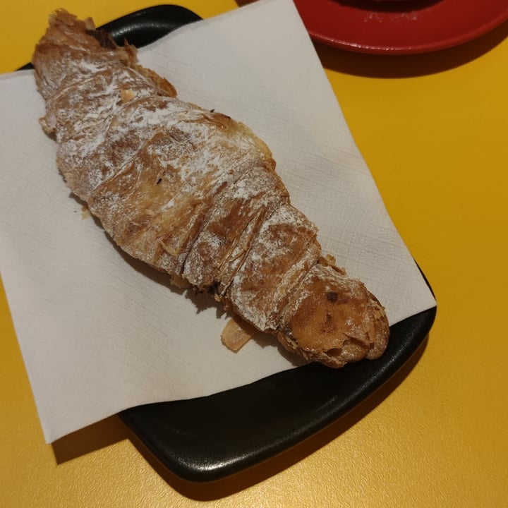 photo of Santa Vegana Croissant de nutella shared by @micoylala on  13 Aug 2023 - review