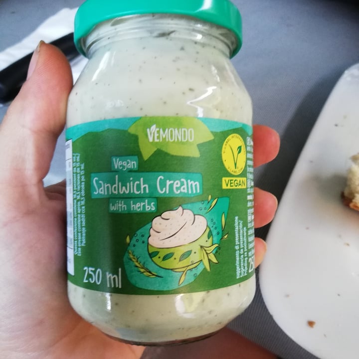 photo of Vemondo Crema sándwich con hierbas shared by @littlepoppyseed on  11 Aug 2023 - review