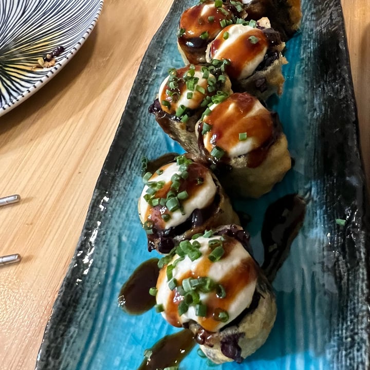 photo of Veganashi - Sushi Vegano Barcelona tempura rolls shared by @mariafortheanimals on  29 Jan 2023 - review