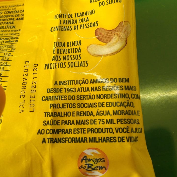 photo of amigos do bem castanha de caju shared by @heloo on  07 Feb 2023 - review