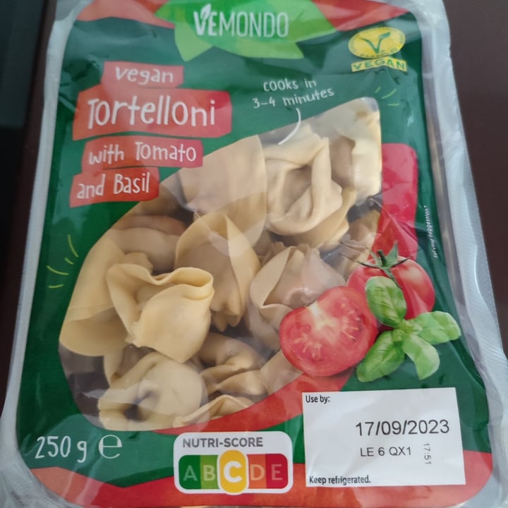 photo of Vemondo Tortelloni con pomodoro e basilico shared by @yukiygato on  27 Jul 2023 - review