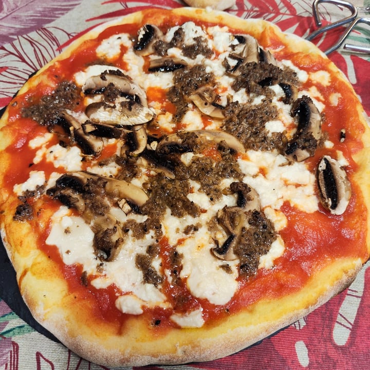 photo of La Galla Tasca Vegana pizza tartufo shared by @martate on  11 Aug 2023 - review