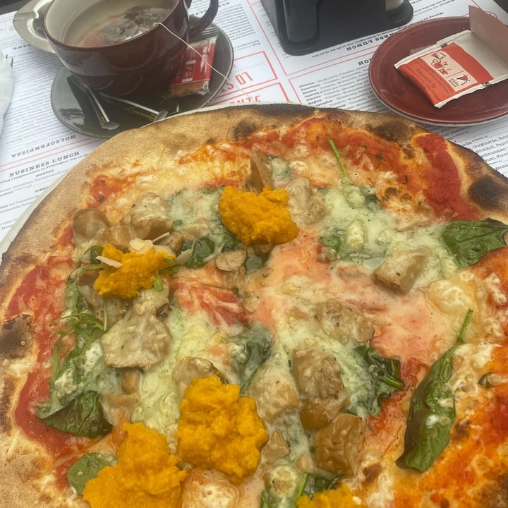 photo of Lo Studente Pizza Autunnale shared by @lucyhansenn on  06 Jan 2023 - review