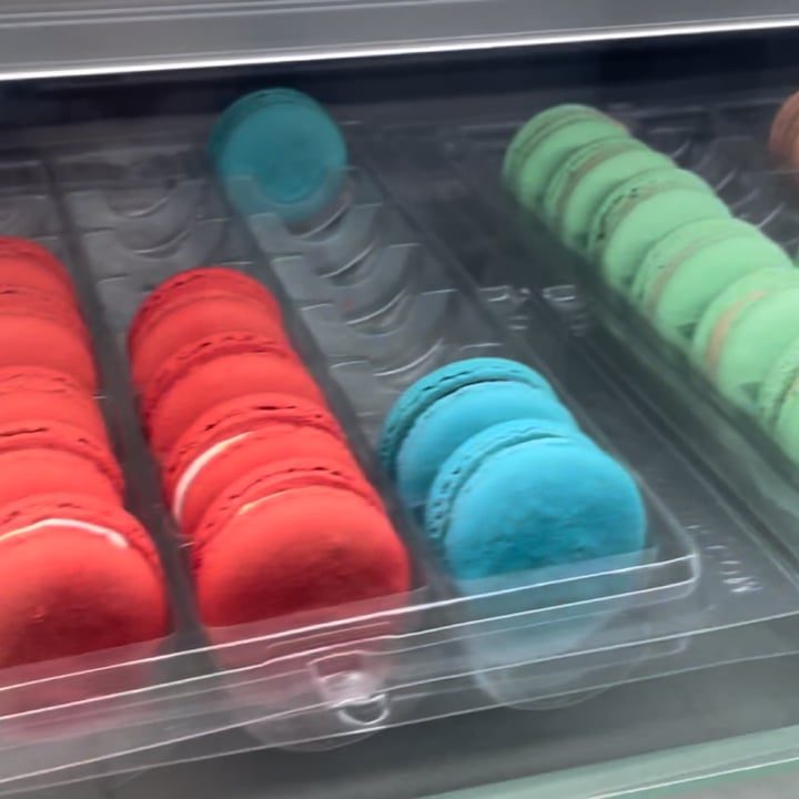 photo of Macaron Parlour Vegan Macaron shared by @flirtingwithvegan on  19 Apr 2023 - review